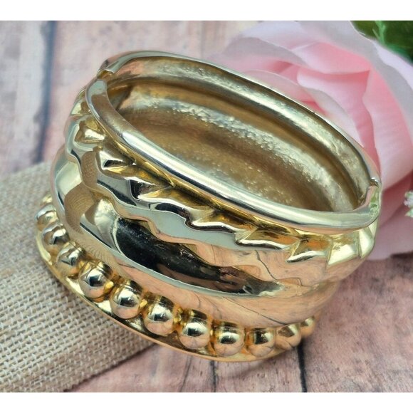 Chunky Gold Tone Statement Hinged Bangle Bracelet 3D - Picture 4 of 7